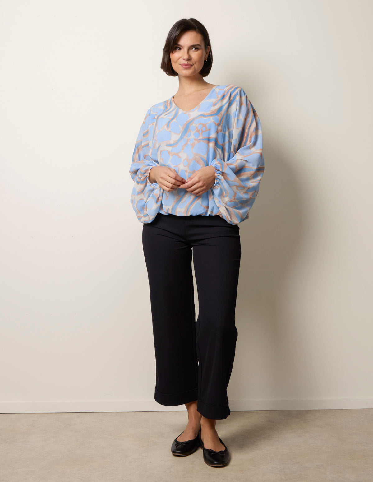 Abstract Print V Neck Puffball Top