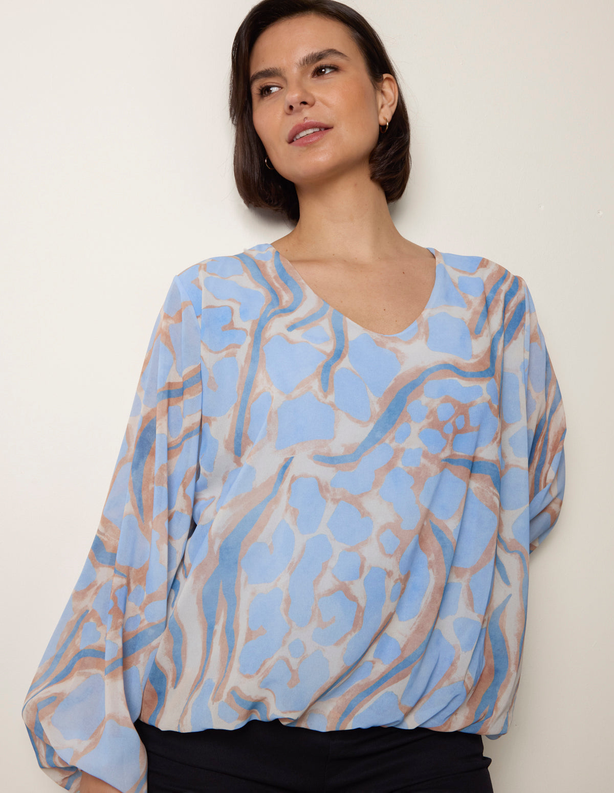 Abstract Print V Neck Puffball Top